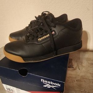 REEBOK SZ 6